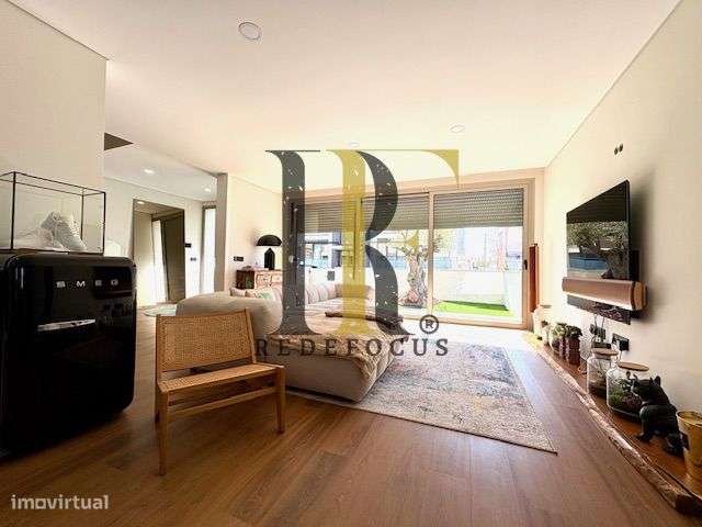 Moradia T4 de Luxo com Piscina e Jardim em Esmoriz-9