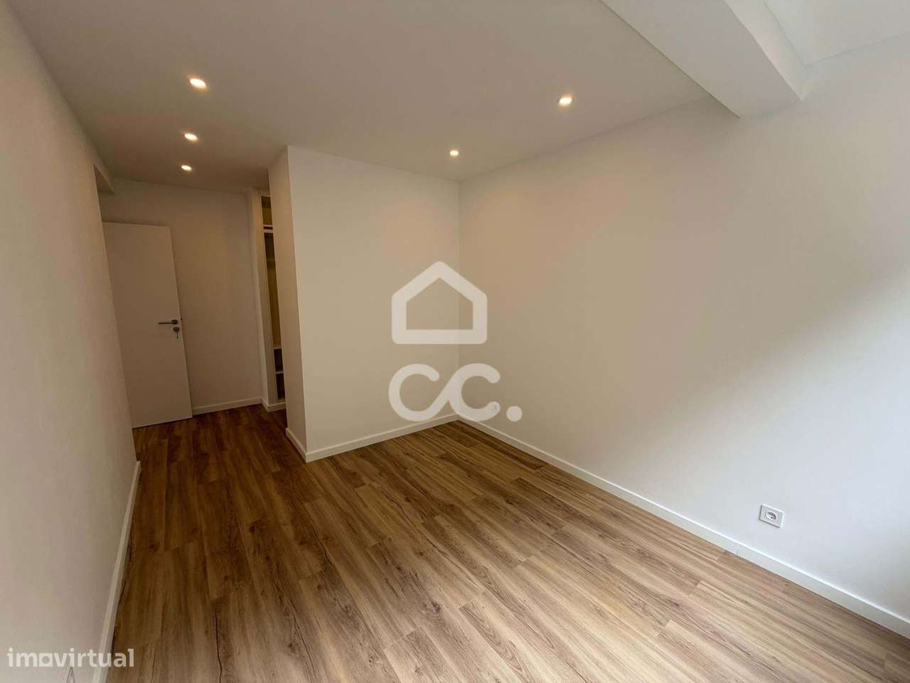 T2 totalmente remodelado na Buraca, Amadora — pronto a habitar-9