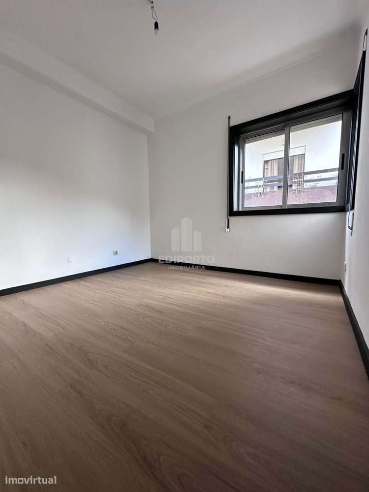 Apartamento T3 totalmente renovado no centro de Rio Tinto-21