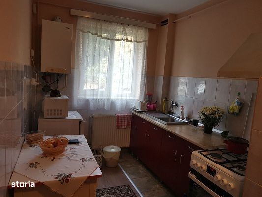 cv 18 G.Enescu, apartament 3 camere, semidecomandat, parter