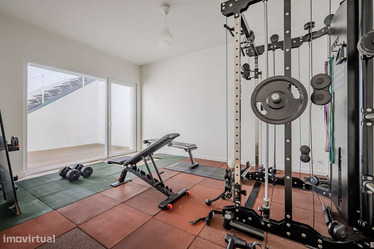 Moradia T4 com Piscina e Terraços Panorâmicos, Parede-57