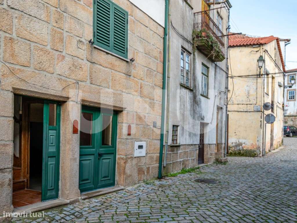 Moradia para Recuperar com 2 Pisos, Sótão e Terraço em Caria - Belm... - Grande imagem: 2/27