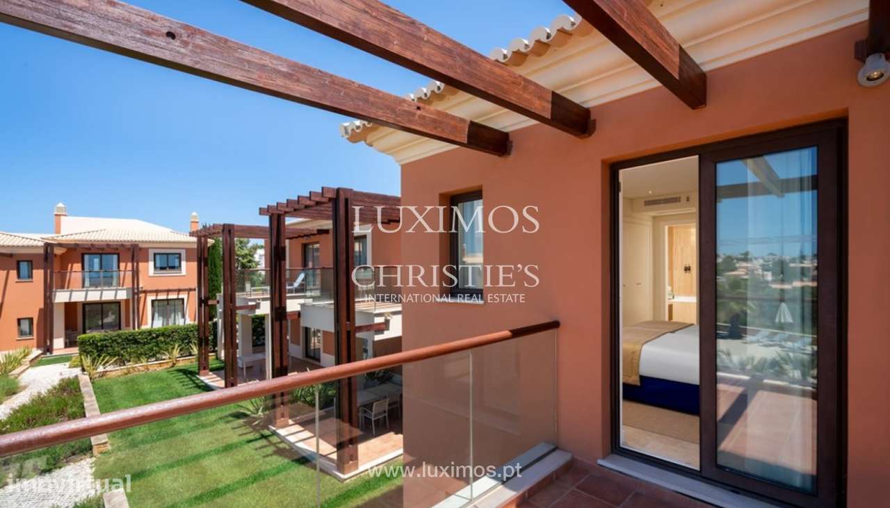 Moradia em empreendimento turístico, para venda em Carvoeiro, Algarve - Grande imagem: 3/22