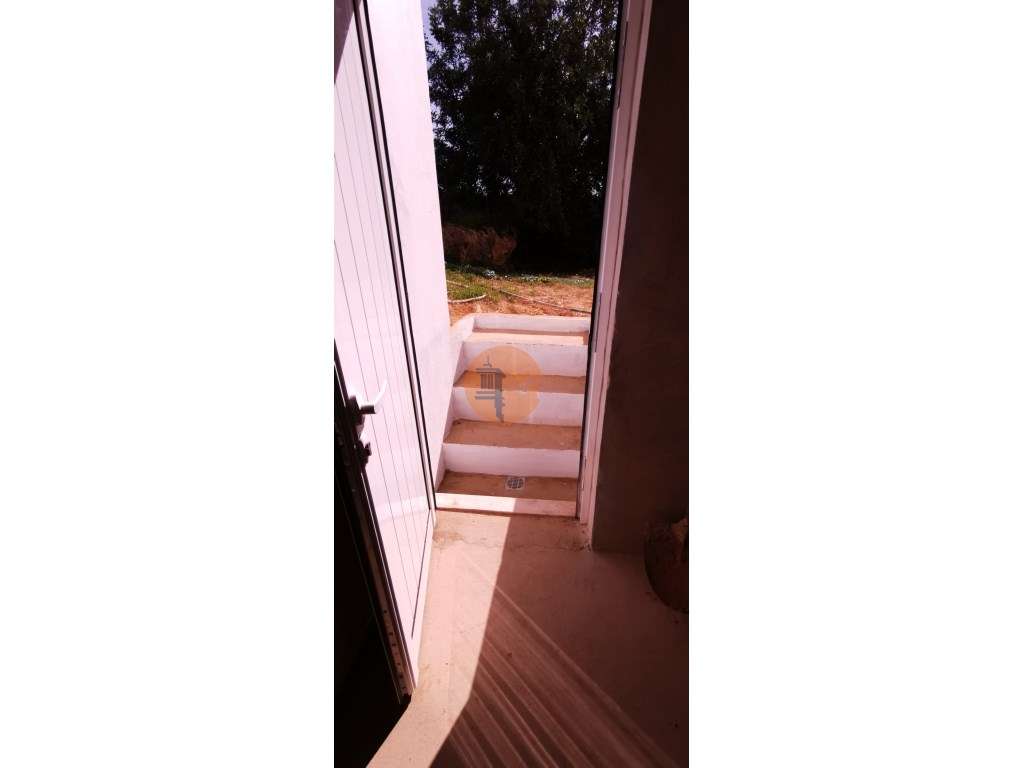 Moradia totalmente renovada numa zona calma onde predomina a habita...-35