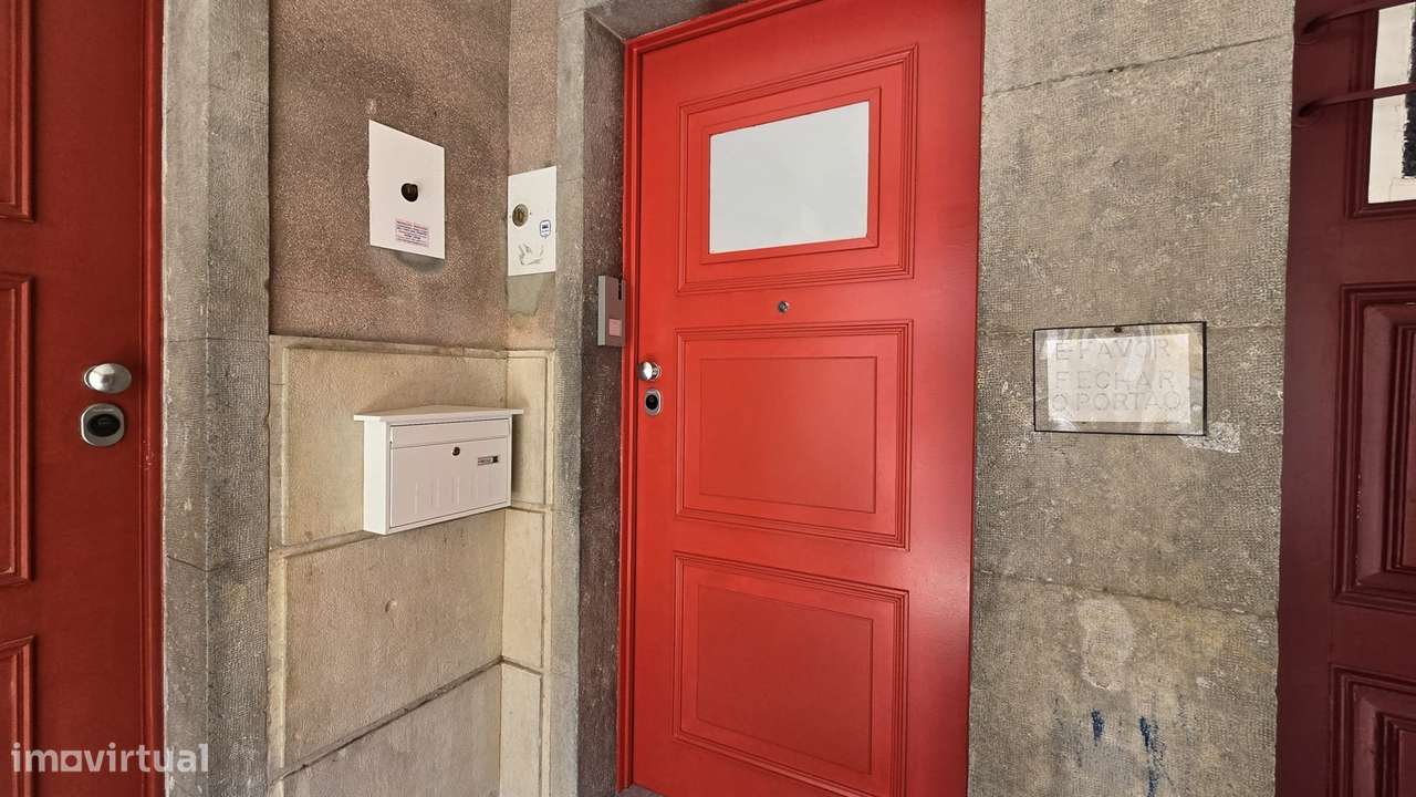 T3 Remodelado, com cozinha equipada às Portas de Benfica-37