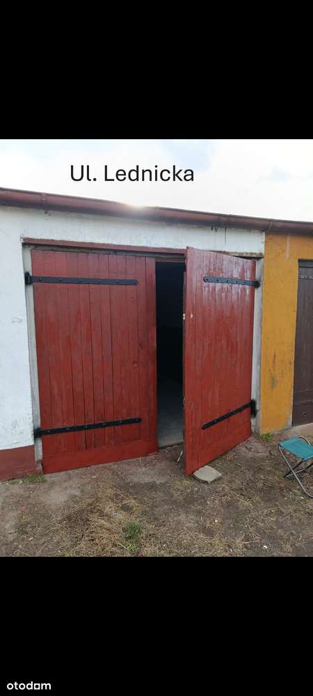 Garaże na Wynajem – 18 m² w dobrej lokalizacji - Pełny obrazek: 1/4