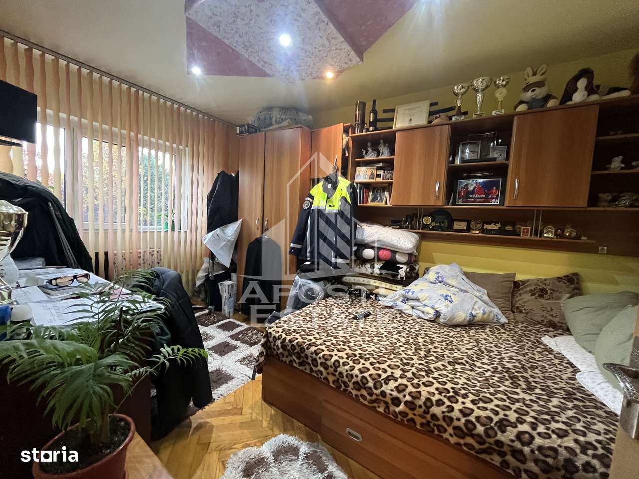 Apartament cu 3 camere,2 bai, etajul 1,centrala proprie,zona Girocului - Imagine principală: 4/10