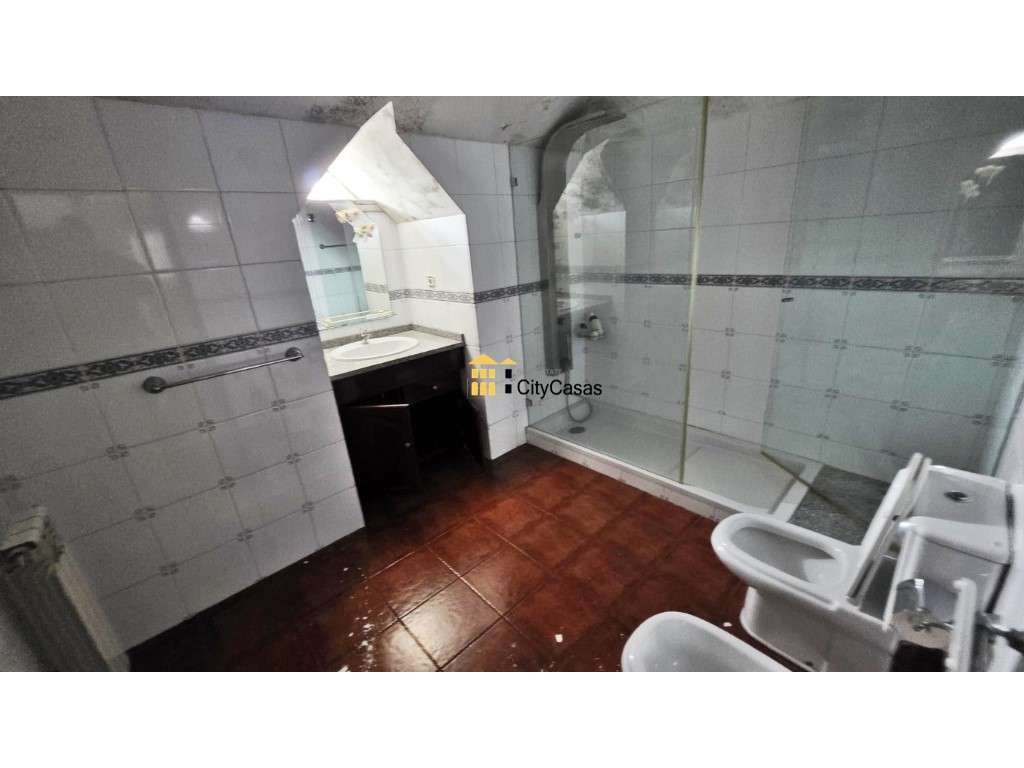 Vivenda de 4 Frentes com 3 Suítes, Garagem e Terreno | Gaia-24