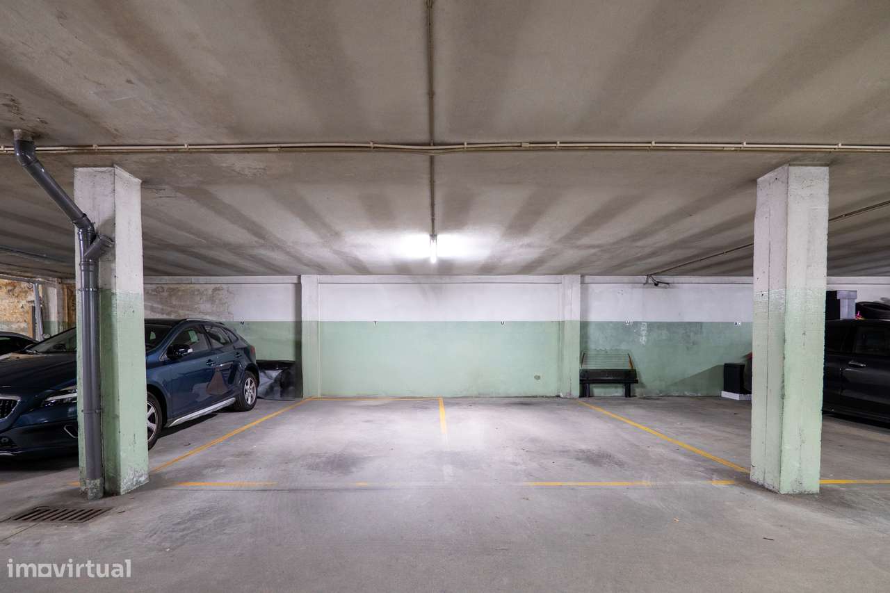 Apartamento T5 Com Excelentes Áreas em Matosinhos-35