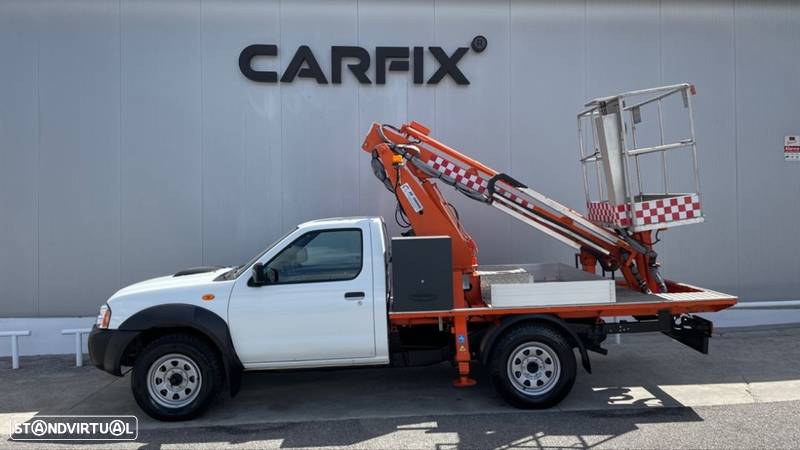 Nissan Pick Up 4X4 C/ Cesto Elevatório - 1