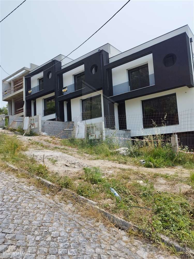 Gaveto em fase avançada de construção-52