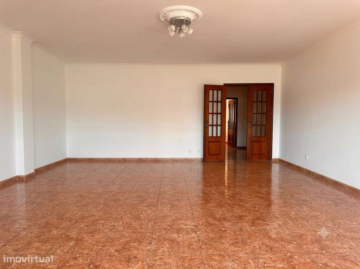 Apartamento T3 com Parqueamento Centro de Benavente-6