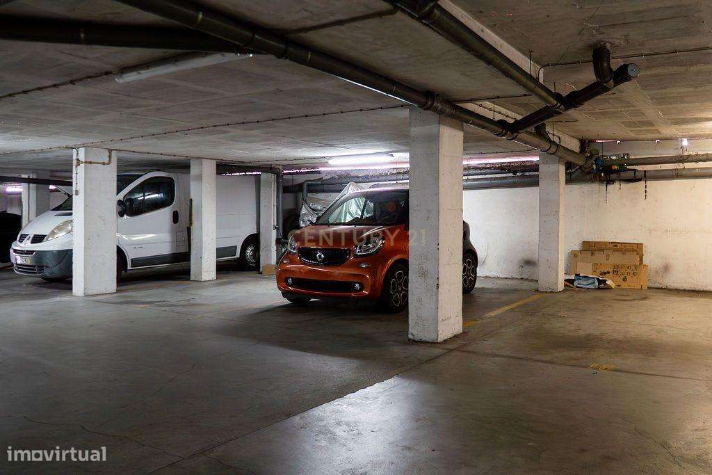 Apartamento T3 em Alfragide com Parqueamento-32