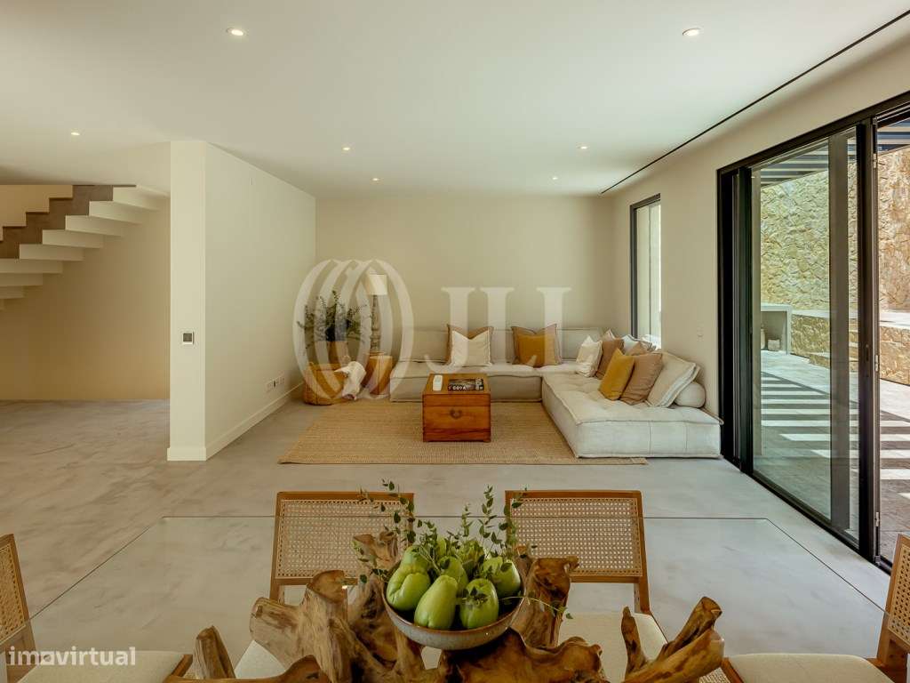 Moradia T3+1 com jardim, piscina e garagem, no Estoril-2
