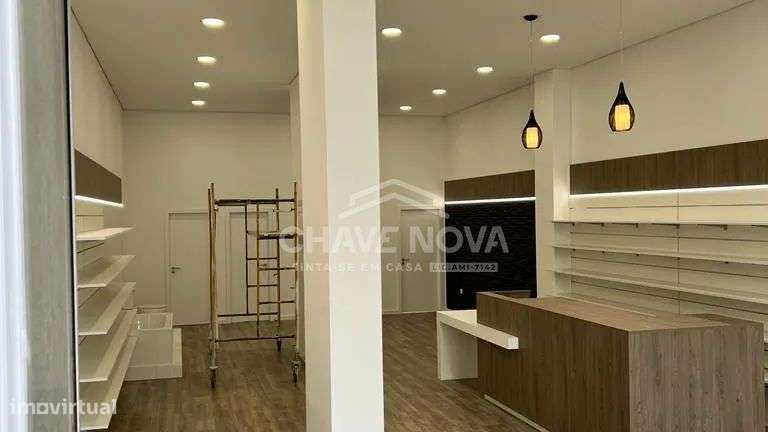 Espaço comercial com 110m2 à venda em Matosinhos Sul-2