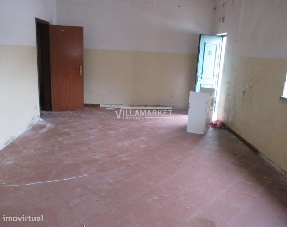 Prédio da banca composto por 2 armazéns com 877 m2 e com 1458 m2 de te - Grande imagem: 5/12