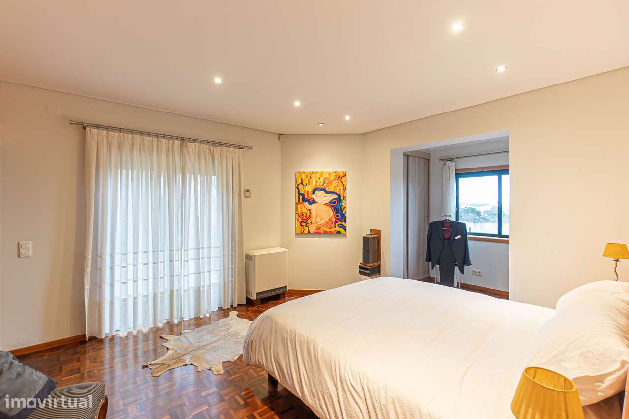 Moradia T3+1 Renovada com Vista Mar em Esmoriz-16