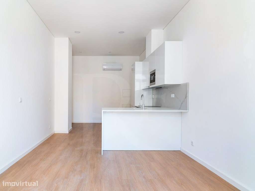 Elegante T2 Contemporâneo no 2.º Andar - Anjos 49-9