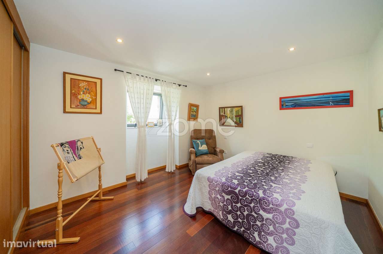 Moradia T5 + 1 com Piscina em Espinho, Braga-38