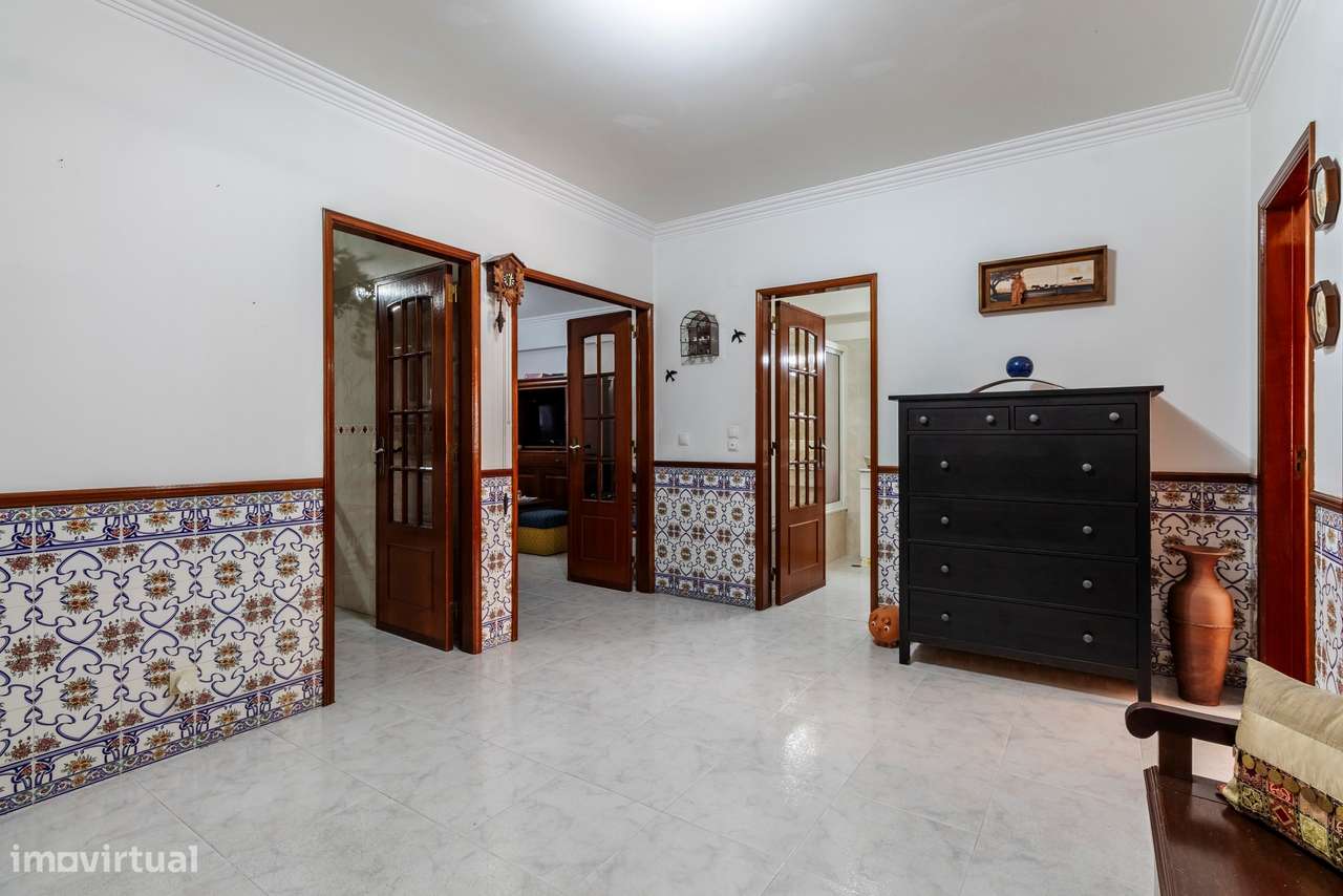 Apartamento T2 c/ 2 Lugares de Estacionamento e Terraço c/ 30m2 em Mem-4