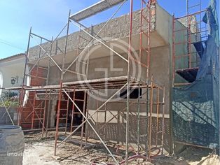 Moradia em construção em Azeitão V3+1 com piscina e garagem