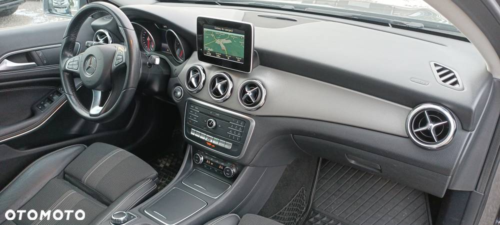 Mercedes-Benz GLA 200 7G-DCT UrbanStyle Edition - 17