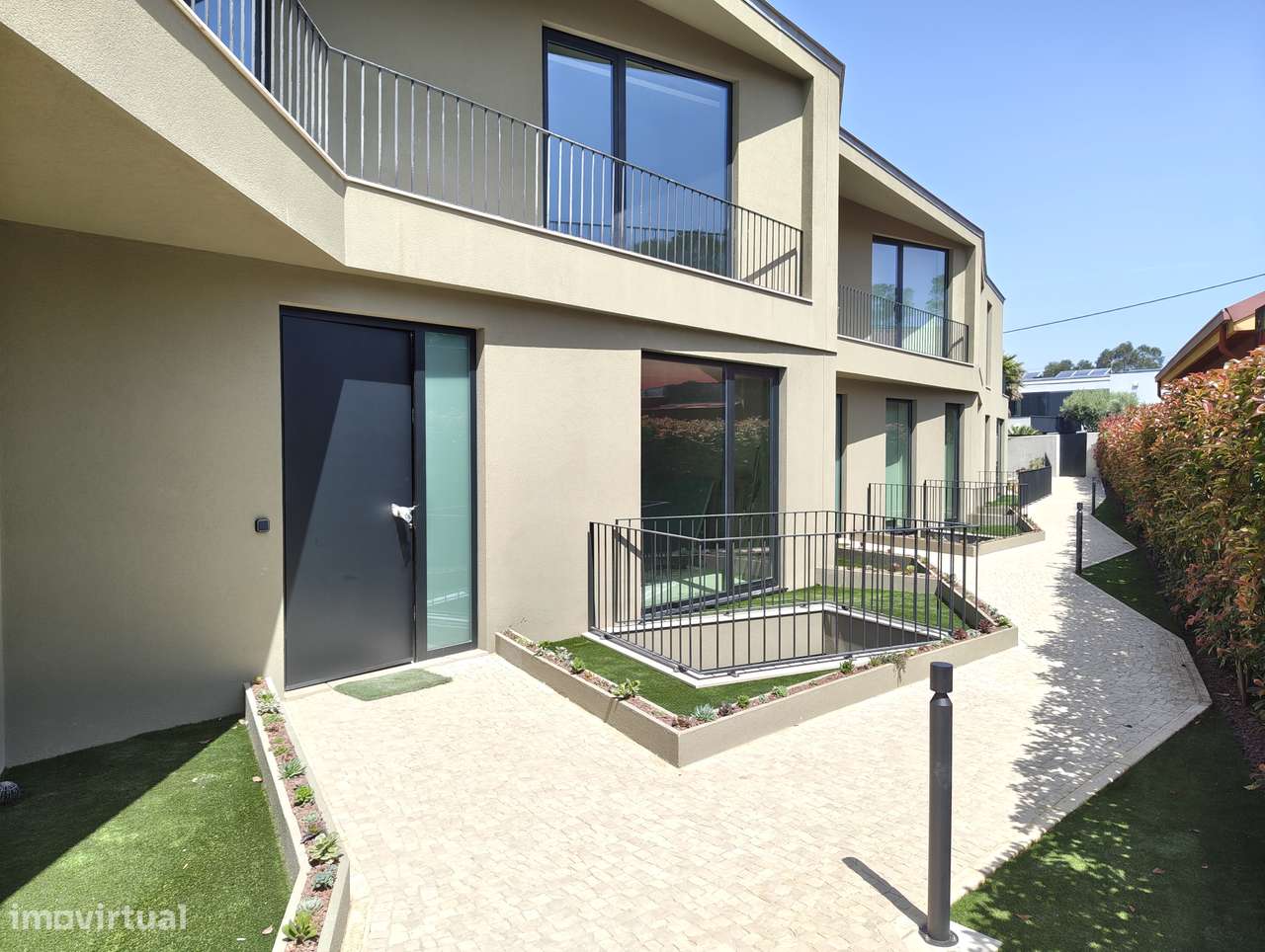 Moradia T4 com piscina e jardim em Canidelo-19
