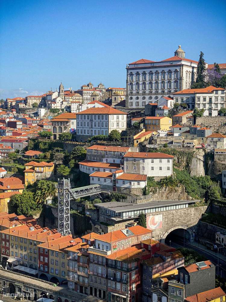 Hotel em Funcionamento no Centro do Porto | 21 Quartos e Potencial de - Grande imagem: 4/7