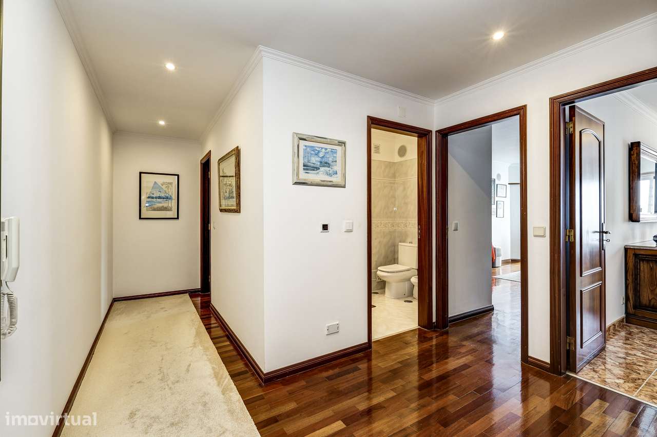 Elegante e confortável T3, com garagem fechada, em condomínio fechado-12