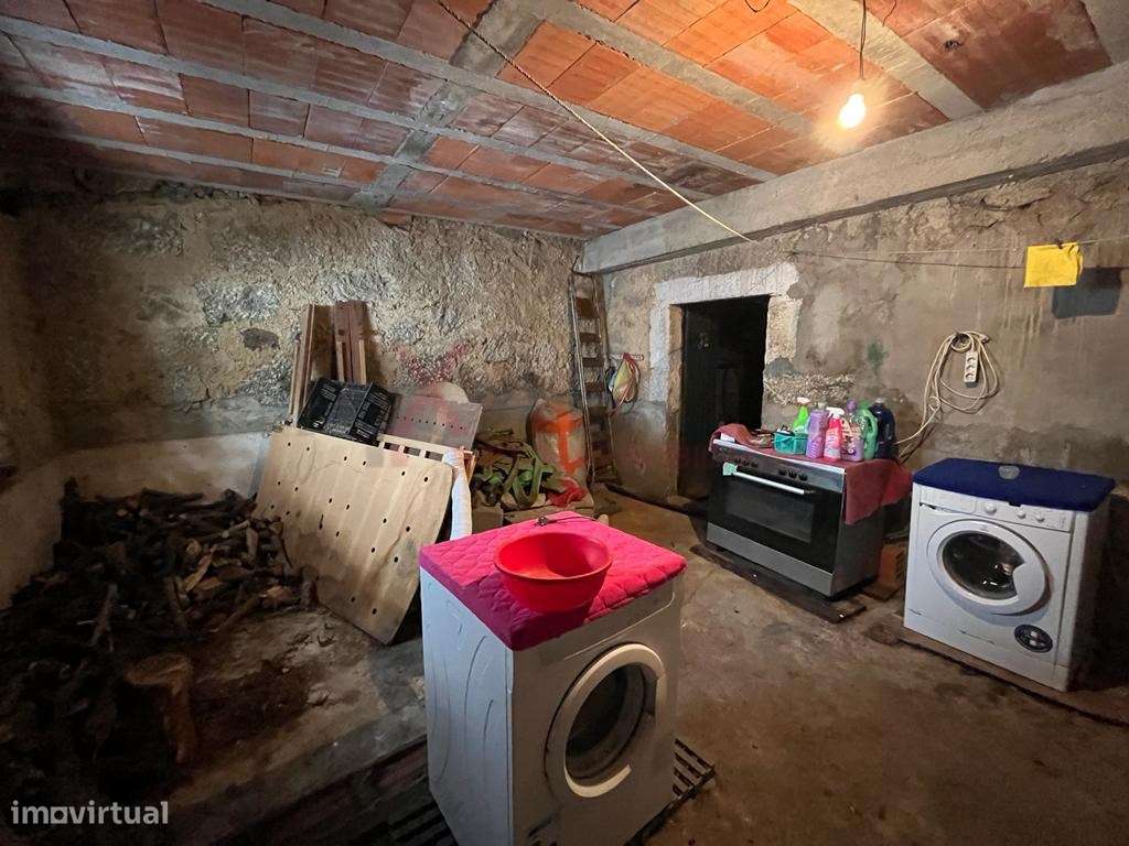 Moradia para renovar na Serra da Estrela-11