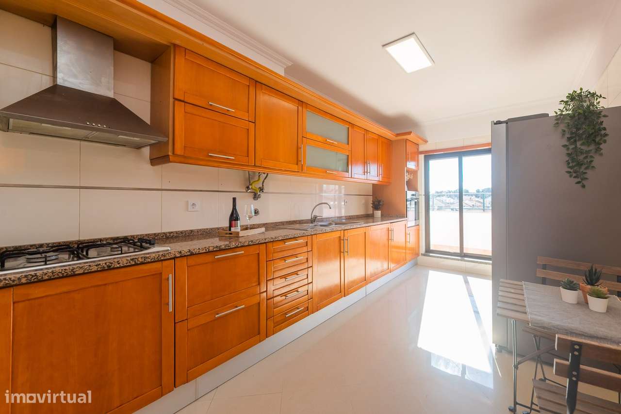 Apartamento T2 na Quinta do Conde com área de 136m2-14