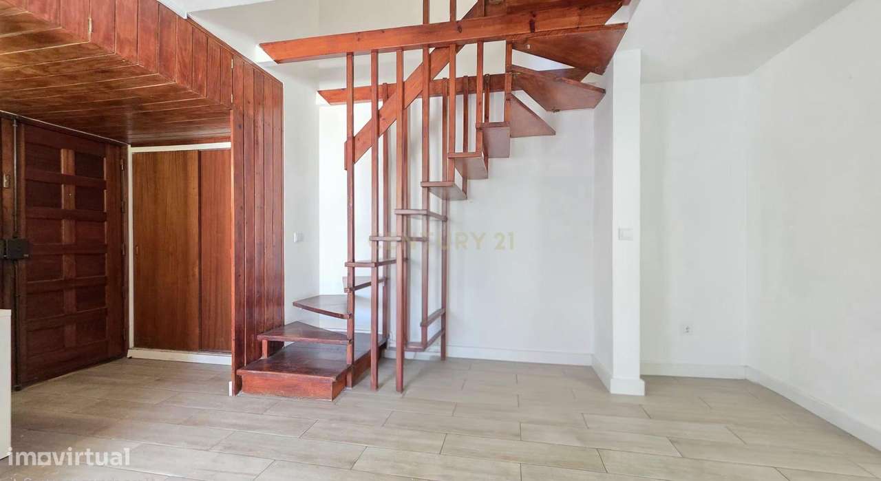 Apartamento T5 Duplex com Vista Panorâmica em Loures-6