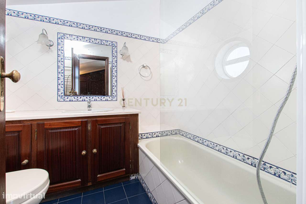 T4 +1 com jardim, piscina e garagem-28