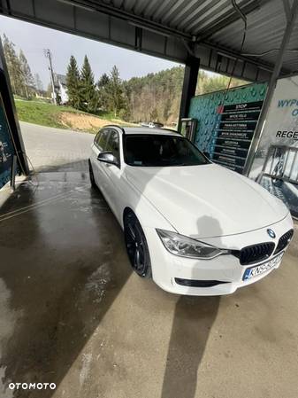 BMW Seria 3 318d xDrive Touring - 11