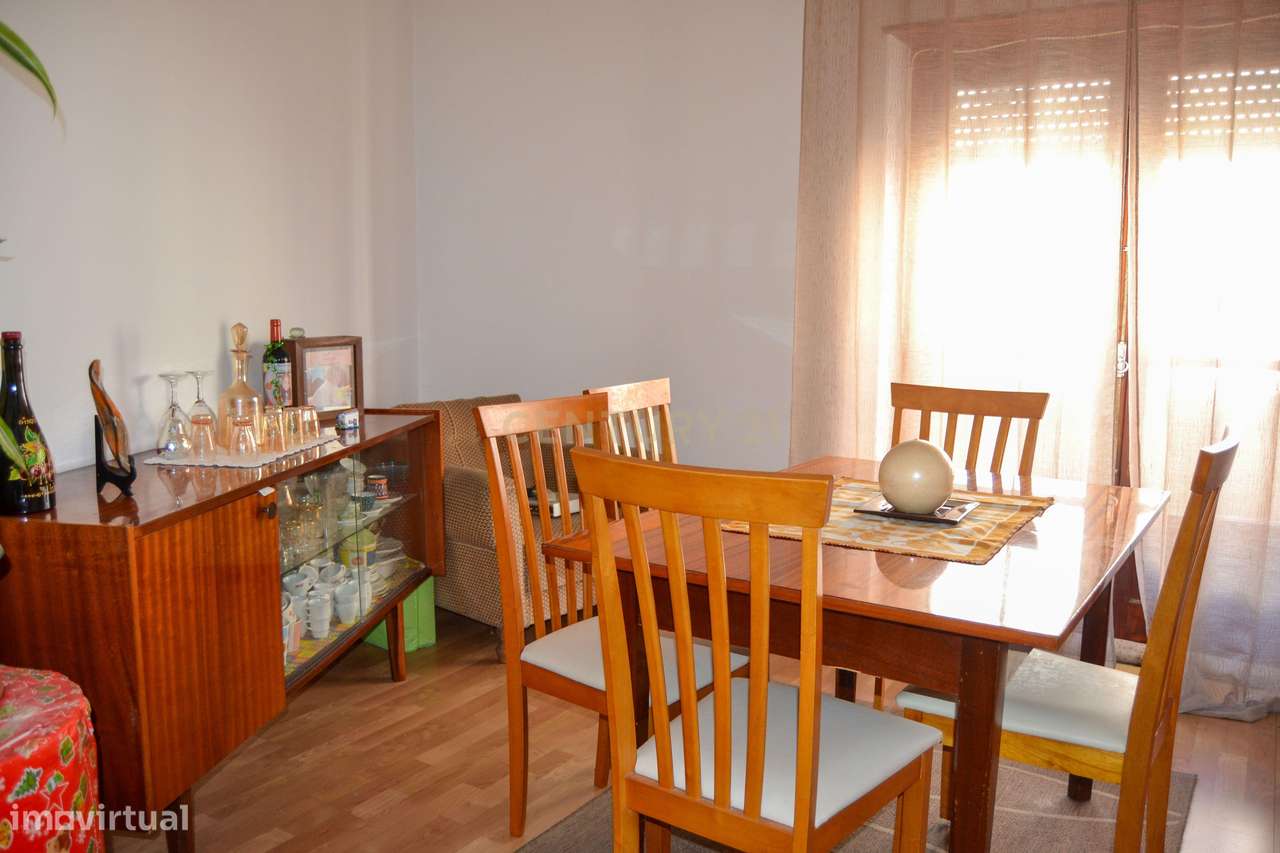 Edifício para Recuperação em Leiria - 5 Quartos e 3 WC - Grande imagem: 1/10