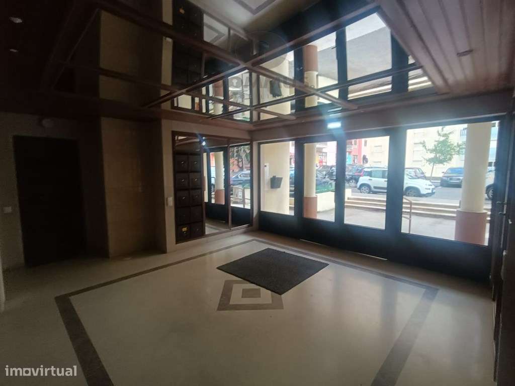 Apartamento T2 C/ algumas melhorias na Tapada das Merces-21