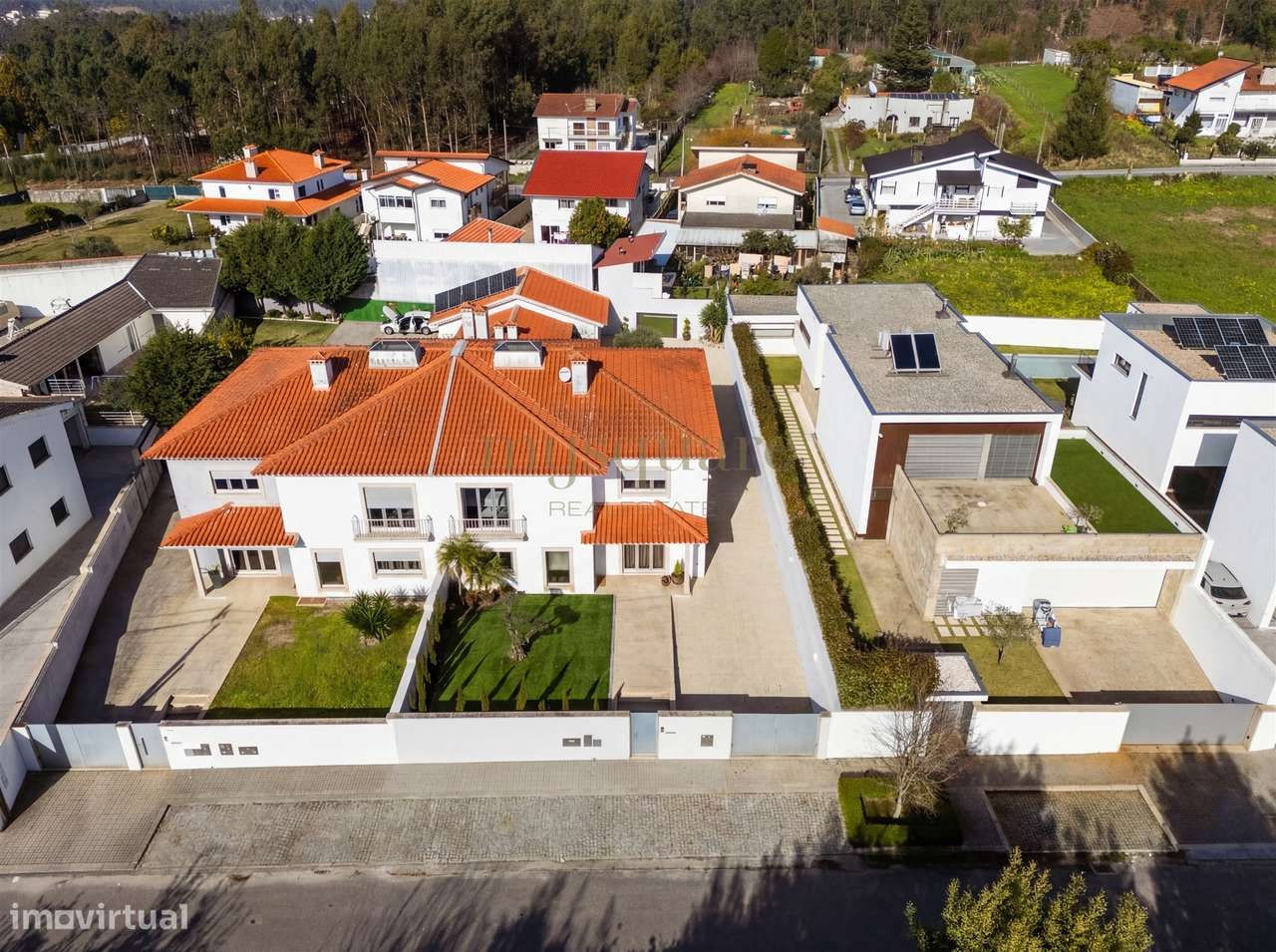 Moradia T4 geminada, com excelentes áreas, a 2 minutos do centro de Sa-36