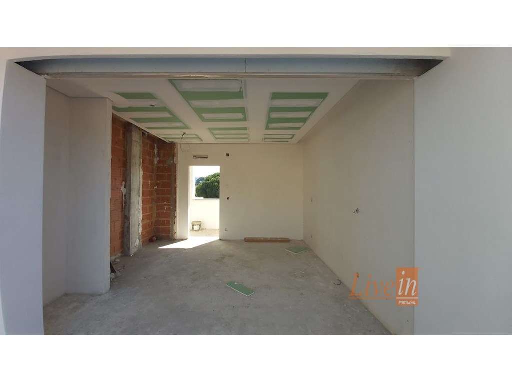 Quinta com Moradia T4 Isolada na Azueira em Mafra-18
