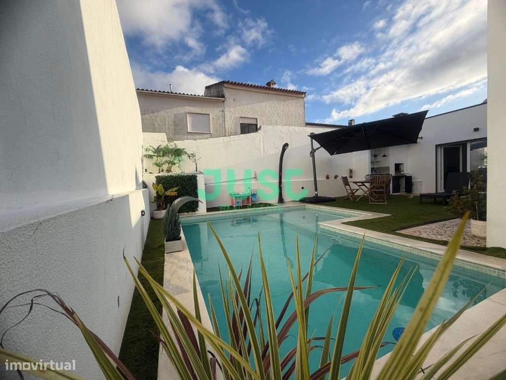 Moradia, isolada, T3+1, seminova com piscina na Quinta do Conde - Grande imagem: 5/29