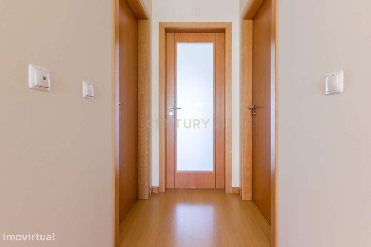 T1 com varandas amplas, garagem e elevador | Urbanização Vila Serena –-5