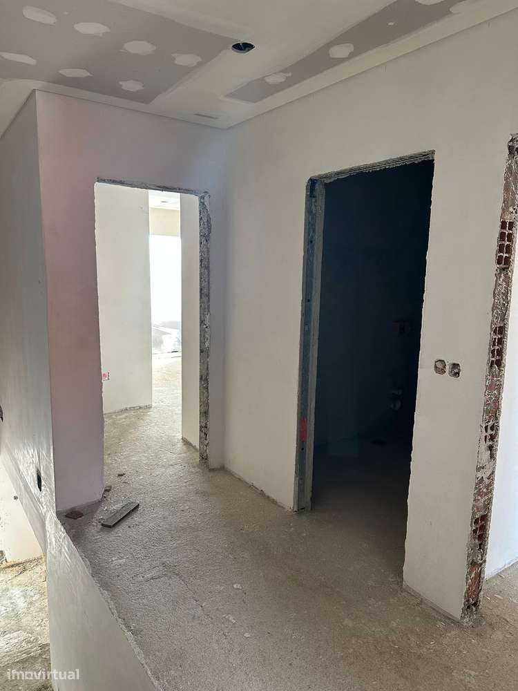 Moradia t3 geminada com 2 pisos na Quinta da Bonita Alhos Vedros-5