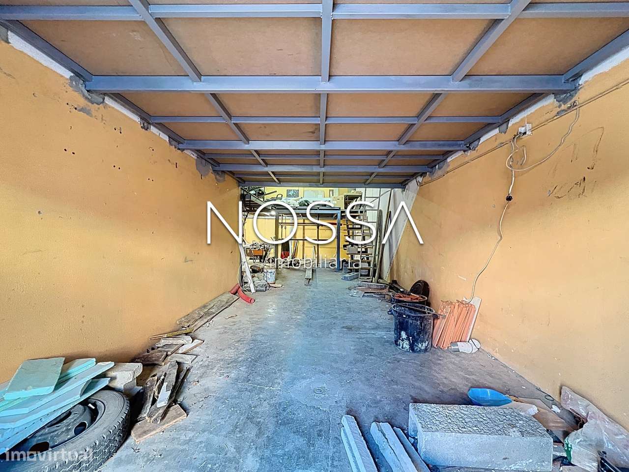 Garagem com 82 m² e  Duas Mezanines | Serra das Minas - Grande imagem: 2/27