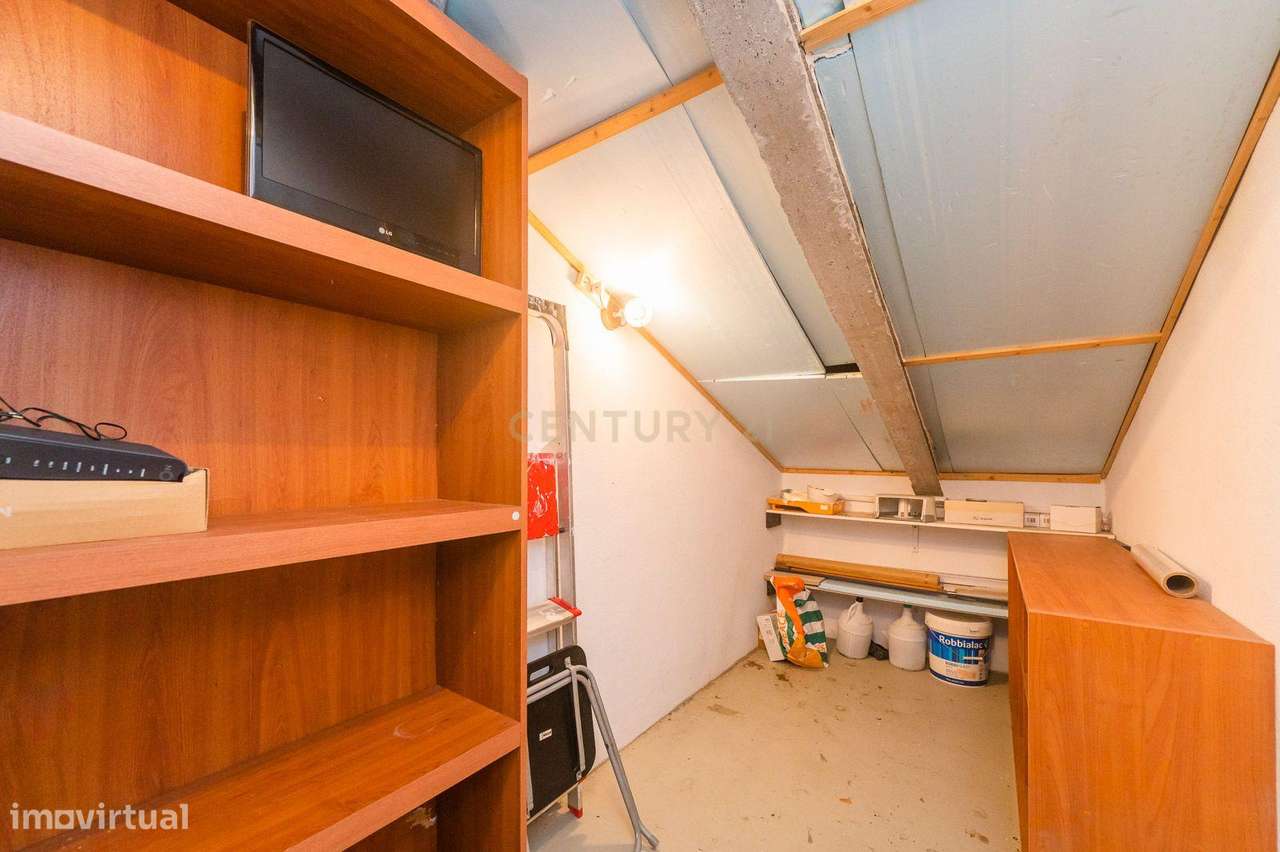 Excelente apartamento T2 com parqueamento em Rio de Mouro-34