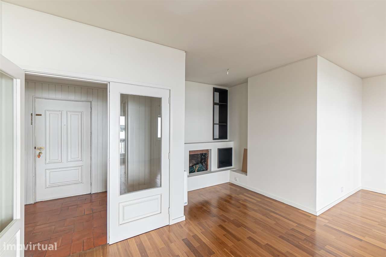 T2 p/ arrendar c/ Varanda e Garagem | Aviz | Porto - Grande imagem: 4/15