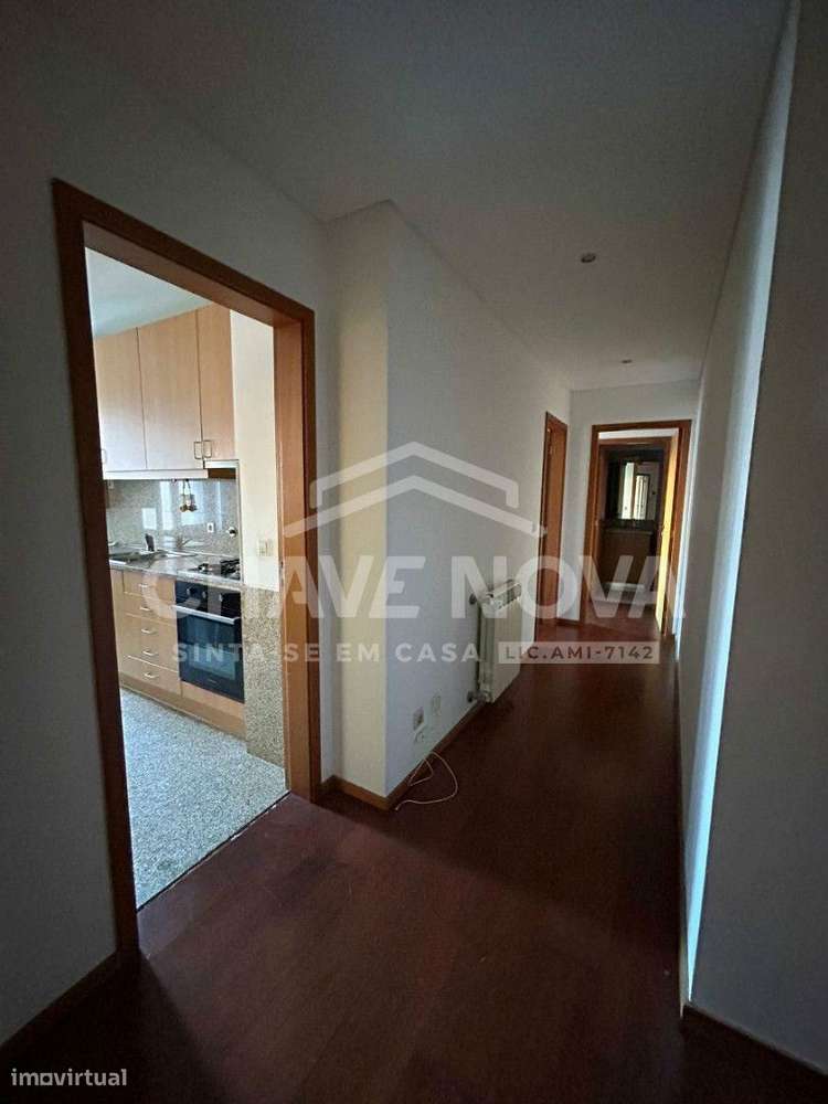 T2 c/ Lugar de Garagem e Arrumos em Oliveira do Douro - Grande imagem: 4/23