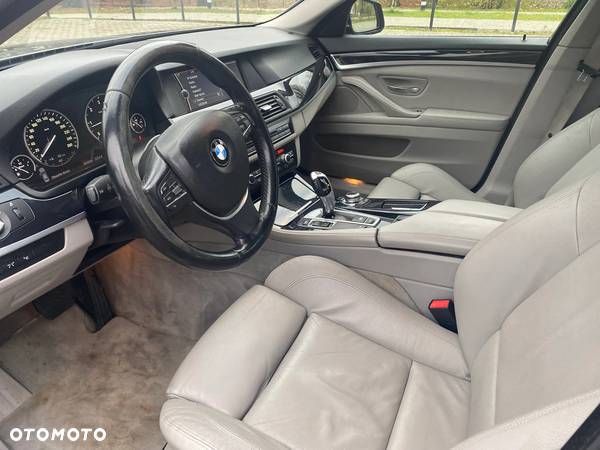 BMW Seria 5 525d Luxury Line - 11