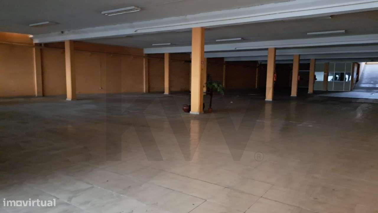 Armazém/ Garagem 1160 m2  perto da Rotunda da Boavista, Constituição, - Grande imagem: 5/20