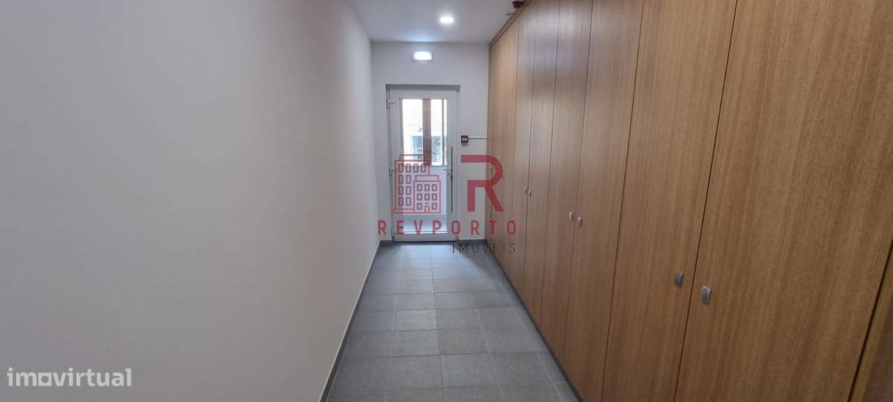 Apartamento T2, Novo, com suite e garagem dupla-24