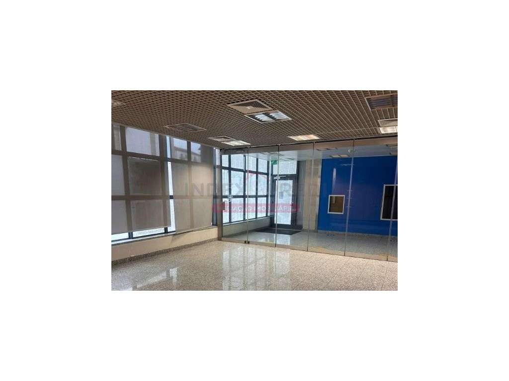 Ampla Loja com cave - Vila Nova de Poiares-7