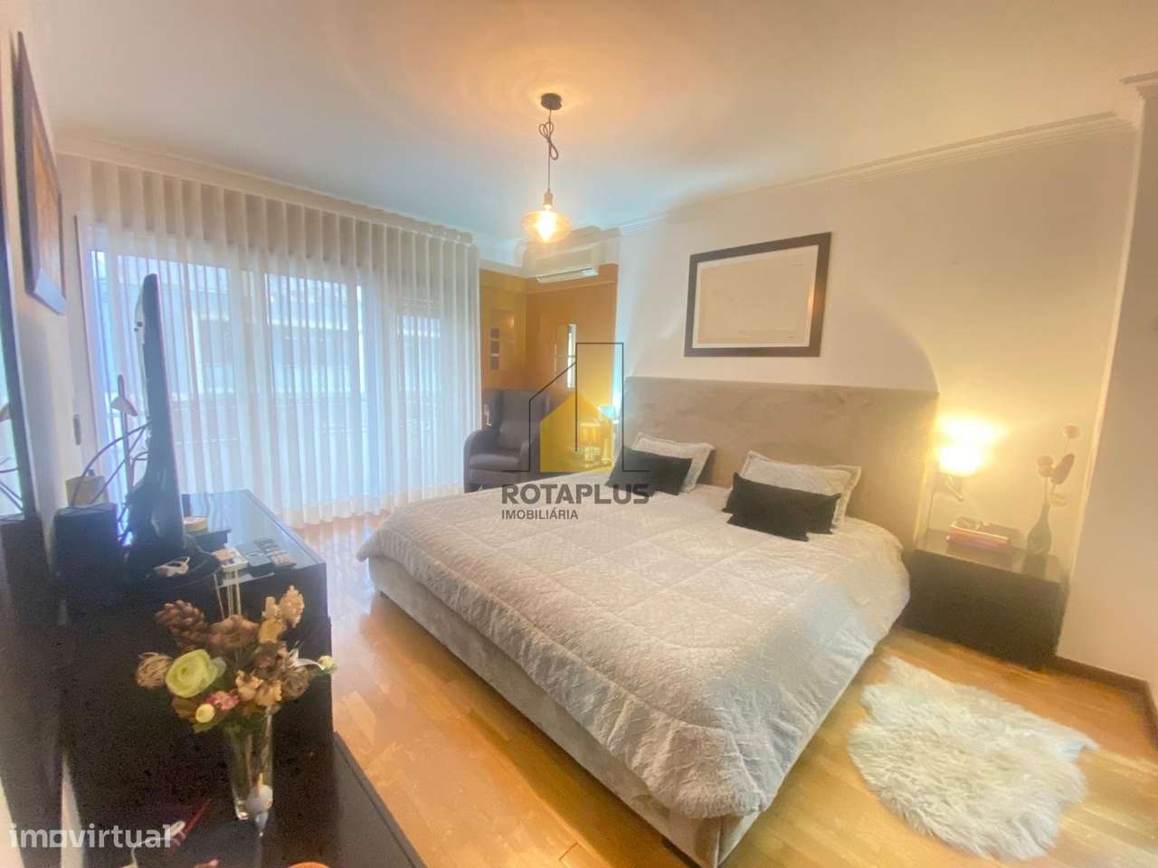 Moradia T4, Salão de Convívio e Excelente Localização-18